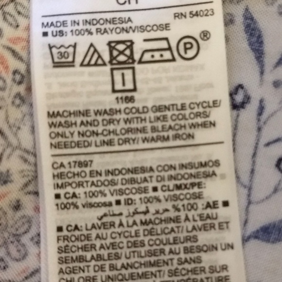 Old Navy Sleeveless Paisley Top - Picture 3 of 3